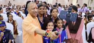 योगी सरकार का फोकस, बेटियों की प्रतिभा को मंच से मिल रही सपनों को पंख देने की ताकत