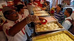 खुली मिठाइयों पर भी होगी ‘यूज बाई डेट’, यूपी में 15 अक्टूबर से नया नियम