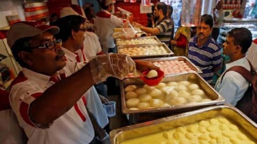 खुली मिठाइयों पर भी होगी ‘यूज बाई डेट’, यूपी में 15 अक्टूबर से नया नियम