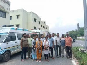 108 एंबुलेंस कर्मचारियों ने काला बिल्ला लगाकर जताया विरोध, 28 सितंबर से अनिश्चितकालीन हड़ताल