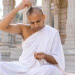 जैन साधु क्यों उखाड़ते हैं सिर के बाल? जानें केशलोचन की कठिन साधना का रहस्य