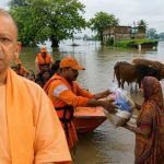 बाढ़ प्रभावितों के लिए योगी सरकार का बड़ा राहत अभियान, 3.36 लाख लंच पैकेट वितरित