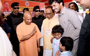 मुख्यमंत्री ने स्वामी हरिदास प्रेक्षागृह का किया लोकार्पण, संतों को सम्मानित भी किया