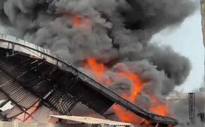 Jalandhar Fire: गद्दे की फैक्ट्री धधकी, आसमान में छाया काला धुआं; आग बुझाने पहुंचीं 10 फायर ब्रिगेड की गाड़ियां