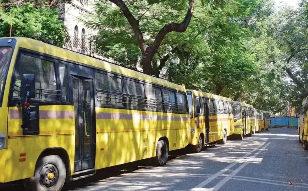 School Bus Strike: अमृतसर में बसें बंद, 25 हजार बच्चों पर असर; अभिभावकों को खुद छोड़ना पड़ा स्कूल