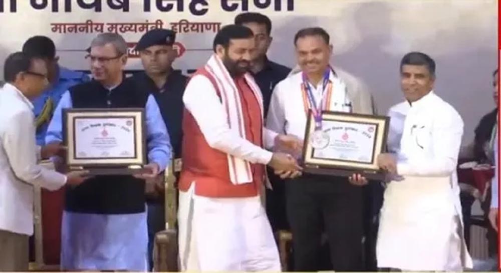 शिक्षक दिवस पर हरियाणा के 78 शिक्षकों का सम्मान, मिलेगा 1 लाख का कैश अवॉर्ड शिक्षक दिवस पर हरियाणा के 78 शिक्षकों का सम्मान, मिलेगा 1 लाख का कैश अवॉर्ड