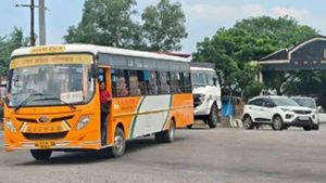 जाजमऊ पुल मरम्मत के चलते तीन माह तक बदले रूट से चलेंगी लखनऊ-कानपुर बसें जाजमऊ पुल मरम्मत के चलते तीन माह तक बदले रूट से चलेंगी लखनऊ-कानपुर बसें