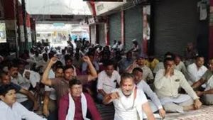 एक महीने से हड़ताल पर सफाई कर्मचारी, हरियाणा सरकार ने 30 की नौकरी खत्म की; दर्ज है FIR