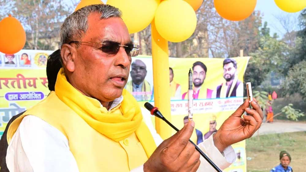 ‘पिता-चच्चू ने साइकिल चलाई, बेटवा तिलचट्टों के भरोसे सरकार बनाएगा’… अखिलेश पर राजभर का वार