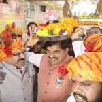 लड्डू गोपाल को सिर पर रखकर मंदिर पहुंचे CM मोहन यादव, बरखेड़ी में की राधा-कृष्ण की पूजा-अर्चना