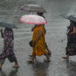 दिल्ली-NCR में बारिश का कहर, गरज के साथ तेज बौछारें; IMD ने जारी किया रेड अलर्ट