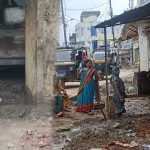 बाढ़ का पानी उतरा तो सामने आई तबाही, चित्रकूट में घर-दुकानें कीचड़ से पटीं; बिजली बहाली जारी बाढ़ का पानी उतरा तो सामने आई तबाही, चित्रकूट में घर-दुकानें कीचड़ से पटीं; बिजली बहाली जारी