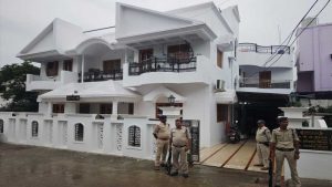 एग्जीक्यूटिव इंजीनियर के ठिकानों पर EOW का छापा, 11 करोड़ से ज्यादा की संपत्ति मिली; बैंक खातों की जांच जारी एग्जीक्यूटिव इंजीनियर के ठिकानों पर EOW का छापा, 11 करोड़ से ज्यादा की संपत्ति मिली; बैंक खातों की जांच जारी