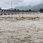 गंडक-राप्ती समेत कई नदियां उफान पर, यूपी के जिलों में बढ़ा बाढ़ का खतरा गंडक-राप्ती समेत कई नदियां उफान पर, यूपी के जिलों में बढ़ा बाढ़ का खतरा