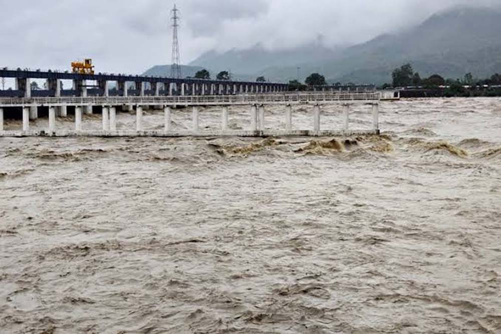 गंडक-राप्ती समेत कई नदियां उफान पर, यूपी के जिलों में बढ़ा बाढ़ का खतरा
