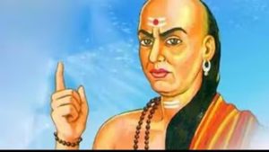 चाणक्य नीति: अपनी योजनाएं हर किसी को न बताएं, सफलता के लिए अपनाएं ये खास मंत्र चाणक्य नीति: अपनी योजनाएं हर किसी को न बताएं, सफलता के लिए अपनाएं ये खास मंत्र