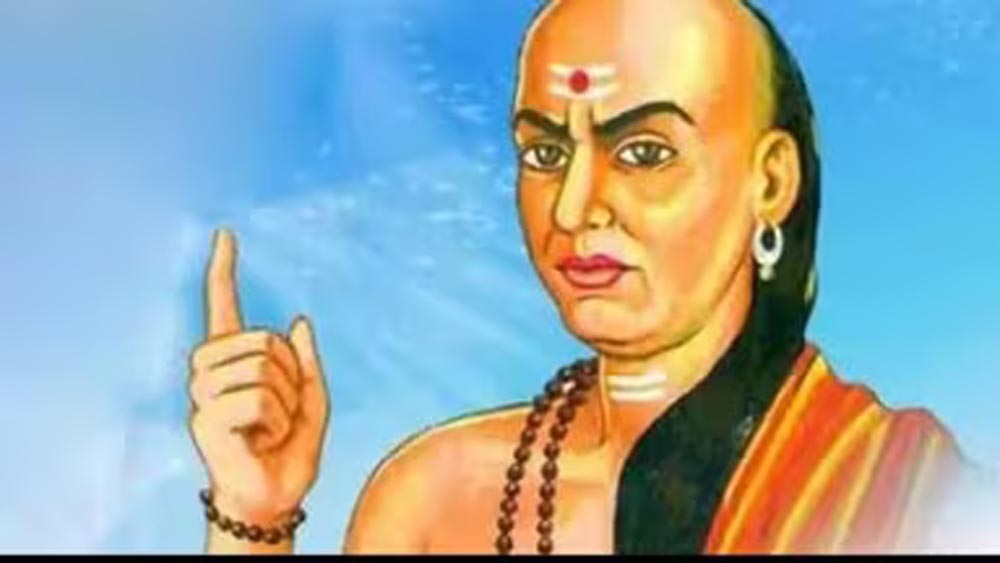चाणक्य नीति: अपनी योजनाएं हर किसी को न बताएं, सफलता के लिए अपनाएं ये खास मंत्र