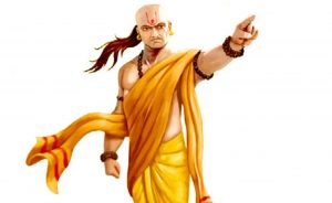 चाणक्य नीति: ये 5 आदतें इंसान को सफलता से रखती हैं दूर, आज ही सुधार लें