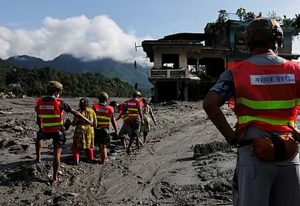 तबाही के बाद राहत शिविरों में बदहाल जिंदगी, नेपाल की पीड़ित महिलाओं ने बताई दर्दनाक मुश्किलें