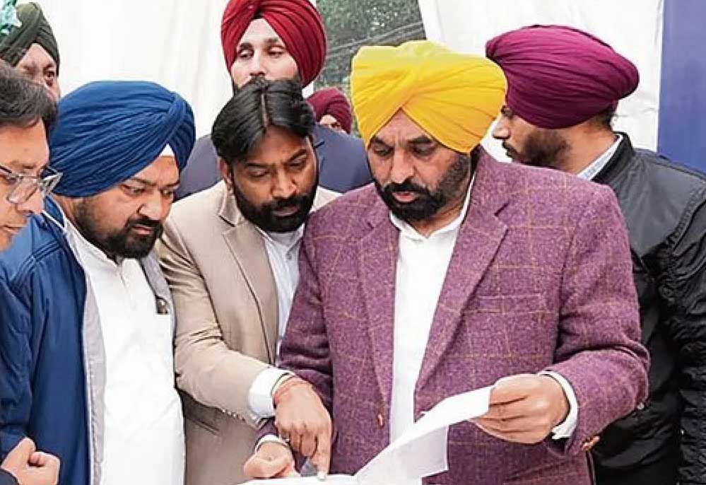 पंजाब चुनाव के लिए AAP का मेगा प्लान, बादल-कैप्टन के गढ़ में सेंधमारी की तैयारी