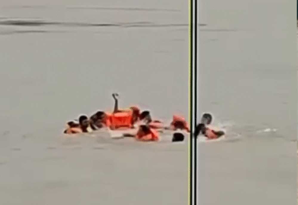 गौरीघाट में बड़ा हादसा टला, 4 की क्षमता वाली मोटरबोट में सवार थे 8 होमगार्ड जवान गौरीघाट में बड़ा हादसा टला, 4 की क्षमता वाली मोटरबोट में सवार थे 8 होमगार्ड जवान