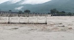गंडक-कोसी-बागमती का जलस्तर बढ़ा, वाल्मीकिनगर बराज से 2.67 लाख क्यूसेक डिस्चार्ज