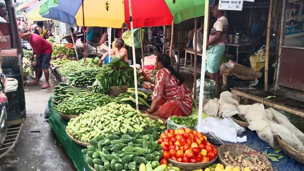 मंडियों में आवक प्रभावित होने से आलू, प्याज और हरी सब्जियां हुई महंगी