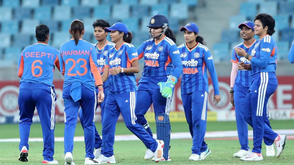 शेफाली के शतक के बाद गेंदबाजों का कहर, भारत ने बांग्लादेश को 81 रन पर समेटकर मारी फाइनल में एंट्री शेफाली के शतक के बाद गेंदबाजों का कहर, भारत ने बांग्लादेश को 81 रन पर समेटकर मारी फाइनल में एंट्री