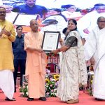 मुख्यमंत्री योगी आदित्यनाथ ने बांटे नियुक्ति पत्र, मंच पर 12 अभ्यर्थियों को सौंपे पत्र मुख्यमंत्री योगी आदित्यनाथ ने बांटे नियुक्ति पत्र, मंच पर 12 अभ्यर्थियों को सौंपे पत्र