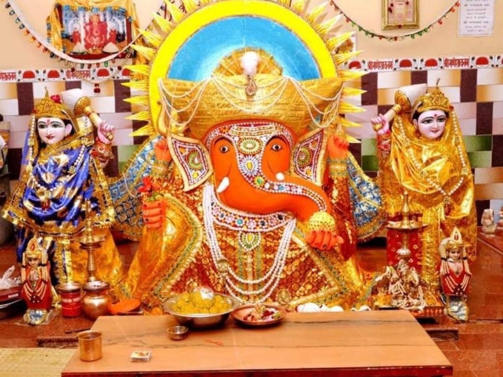 वृंदावन के पुजारियों के सानिध्य में संगमरमर से बनने वाले भव्य गणेश मंदिर की रखी गई नींव