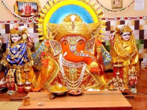 वृंदावन के पुजारियों के सानिध्य में संगमरमर से बनने वाले भव्य गणेश मंदिर की रखी गई नींव