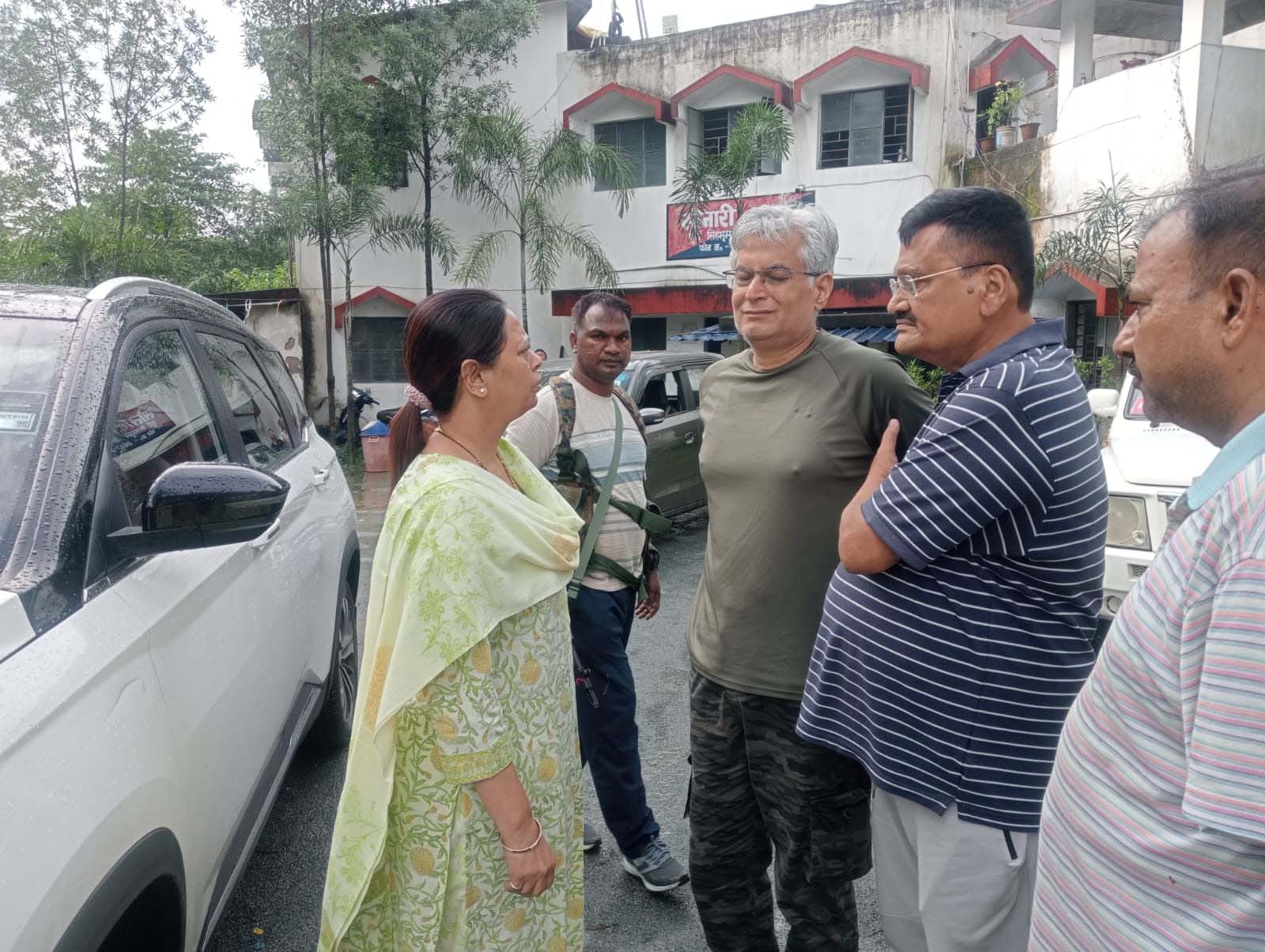 मरीन ड्राइव पर ट्रक में घुसी तेज रफ्तार कार, 4 युवाओं ने मौके पर तोड़ा दम