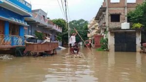 बिहार में बाढ़ का कहर तेज, गंगा का पानी HFL के पार; छपरा में बांध टूटा, मुंगेर में डायवर्सन बहा