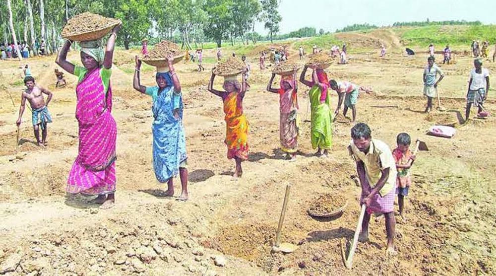 अब 50.43 सीएफटी मिट्टी कटाई पर मिलेगी एक दिन की मजदूरी