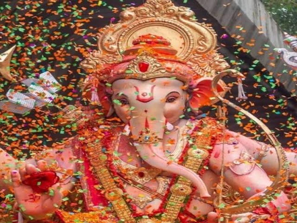 गणपति स्थापना का सुबह का मुहूर्त छूटा? दोपहर बाद इन 3 शुभ समय में घर लाएं बप्पा