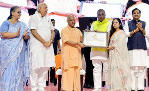 मिशन रोजगार: 1375 ग्राम पंचायत अधिकारियों को मिली नियुक्ति, 11 नवचयनितों को मुख्यमंत्री ने मंच पर दिया नियुक्ति पत्र