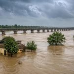 बाढ़ से यूपी के कई जिले बेहाल, 100 से ज्यादा गांवों में पानी; हजारों परिवार प्रभावित