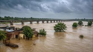 बिहार में बाढ़ से हाहाकार, 34 लाख लोग प्रभावित; हाजीपुर में नाव पलटी, दो लापता