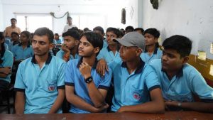 बाराबंकी में ‘रंग दे बसंती’ युवा संवाद, छात्रों को मिला नवाचार और AI का खास गुरुमंत्र