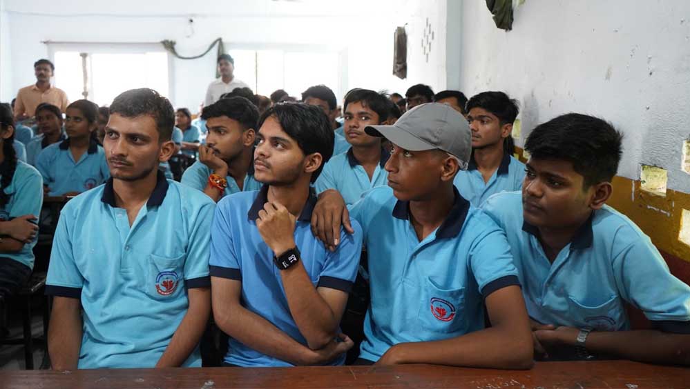 बाराबंकी में ‘रंग दे बसंती’ युवा संवाद, छात्रों को मिला नवाचार और AI का खास गुरुमंत्र