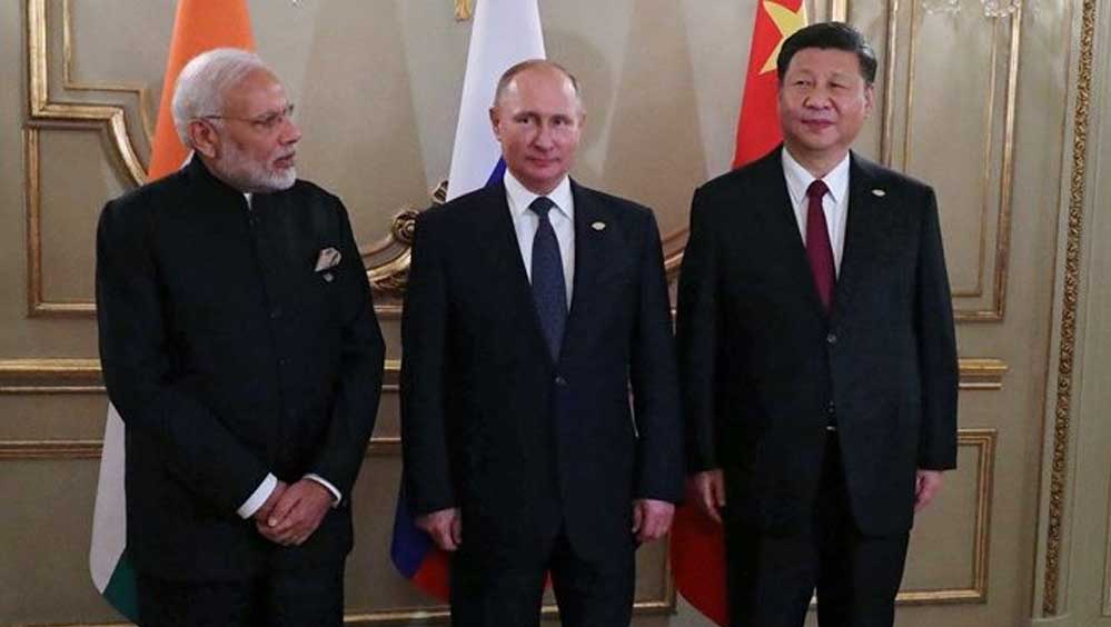 डॉलर को चुनौती दे रहा BRICS, 90% व्यापार अब सदस्य देशों की अपनी करेंसी में; क्या बदल रही है ग्लोबल इकॉनमी? डॉलर को चुनौती दे रहा BRICS, 90% व्यापार अब सदस्य देशों की अपनी करेंसी में; क्या बदल रही है ग्लोबल इकॉनमी?