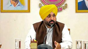 काले झंडे, कर्मचारियों का विरोध और स्कूलों से जुड़े मुद्दे… पंजाब में मान सरकार पर बढ़ी सियासी घेराबंदी