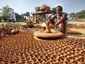 प्रधानमंत्री मोदी के जन्मदिन पर हर अंत्योदय परिवार को मिलेंगे दो मुफ्त दीये, कुम्हारों की बढ़ेगी कमाई प्रधानमंत्री मोदी के जन्मदिन पर हर अंत्योदय परिवार को मिलेंगे दो मुफ्त दीये, कुम्हारों की बढ़ेगी कमाई
