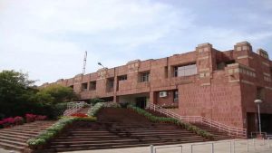 कैंपस बैठकों और क्लास के दौरान छात्राओं के साथ अश्लील हरकतें करने का आरोप कैंपस बैठकों और क्लास के दौरान छात्राओं के साथ अश्लील हरकतें करने का आरोप