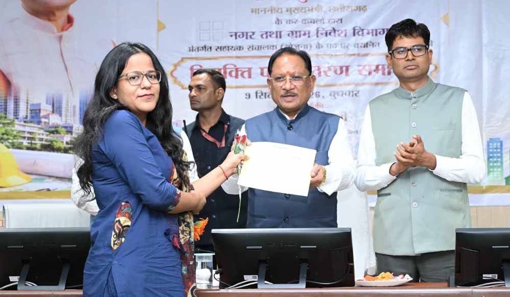 मुख्यमंत्री विष्णु देव साय ने 21 नवचयनित सहायक संचालकों को सौंपे नियुक्ति पत्र
