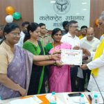 आंगनबाड़ी कार्यकर्ताओं एवं सहायिकाओं तथा सुपोषित बच्चों के माता-पिता का सम्मान