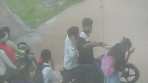 छात्रा से सड़क पर छेड़छाड़ और मारपीट का VIDEO वायरल, ग्वालियर पुलिस ने आरोपी को दबोचा