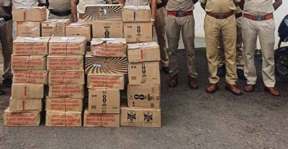 संकुल समन्वयक और शिक्षक निकले शराब तस्कर, 7 गिरफ्तार; 40 पेटियां बरामद