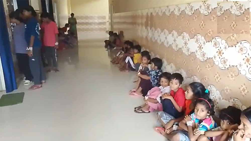 उल्टी-दस्त से बीमार पड़े बच्चे, प्रशासन सख्त; छात्रावास अधीक्षिका सस्पेंड उल्टी-दस्त से बीमार पड़े बच्चे, प्रशासन सख्त; छात्रावास अधीक्षिका सस्पेंड