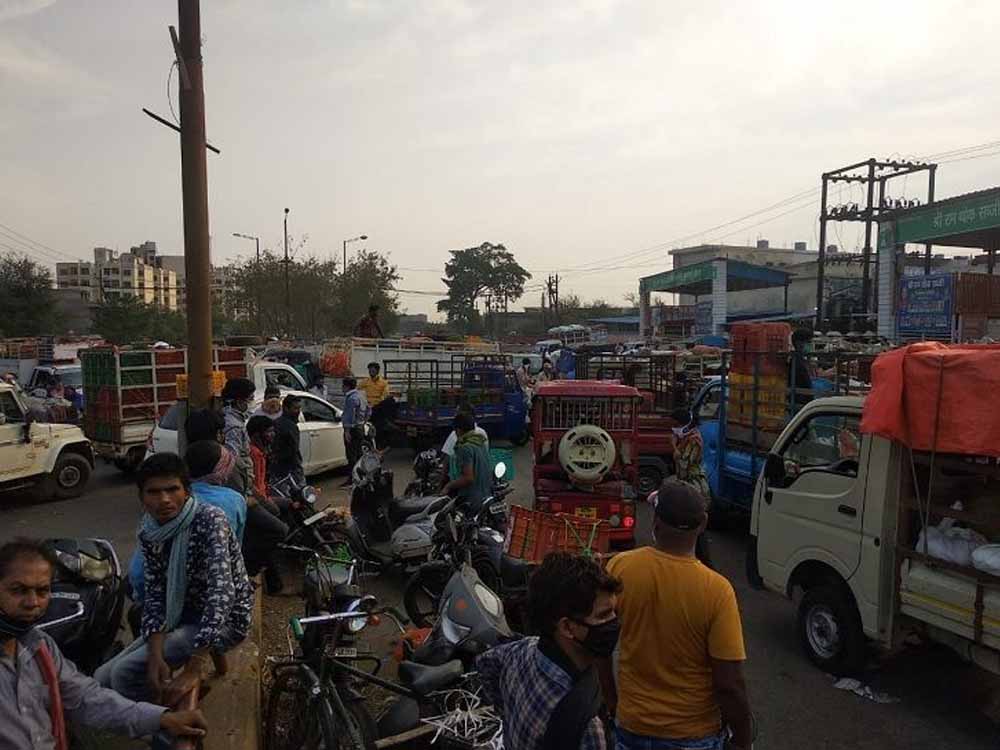 सब्जी कारोबारियों पर कार्रवाई की तैयारी, रायपुर में मौके से वापस लौटा दस्ता सब्जी कारोबारियों पर कार्रवाई की तैयारी, रायपुर में मौके से वापस लौटा दस्ता